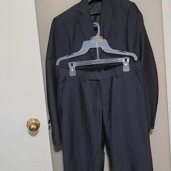 Suits - Picture 3 of 3